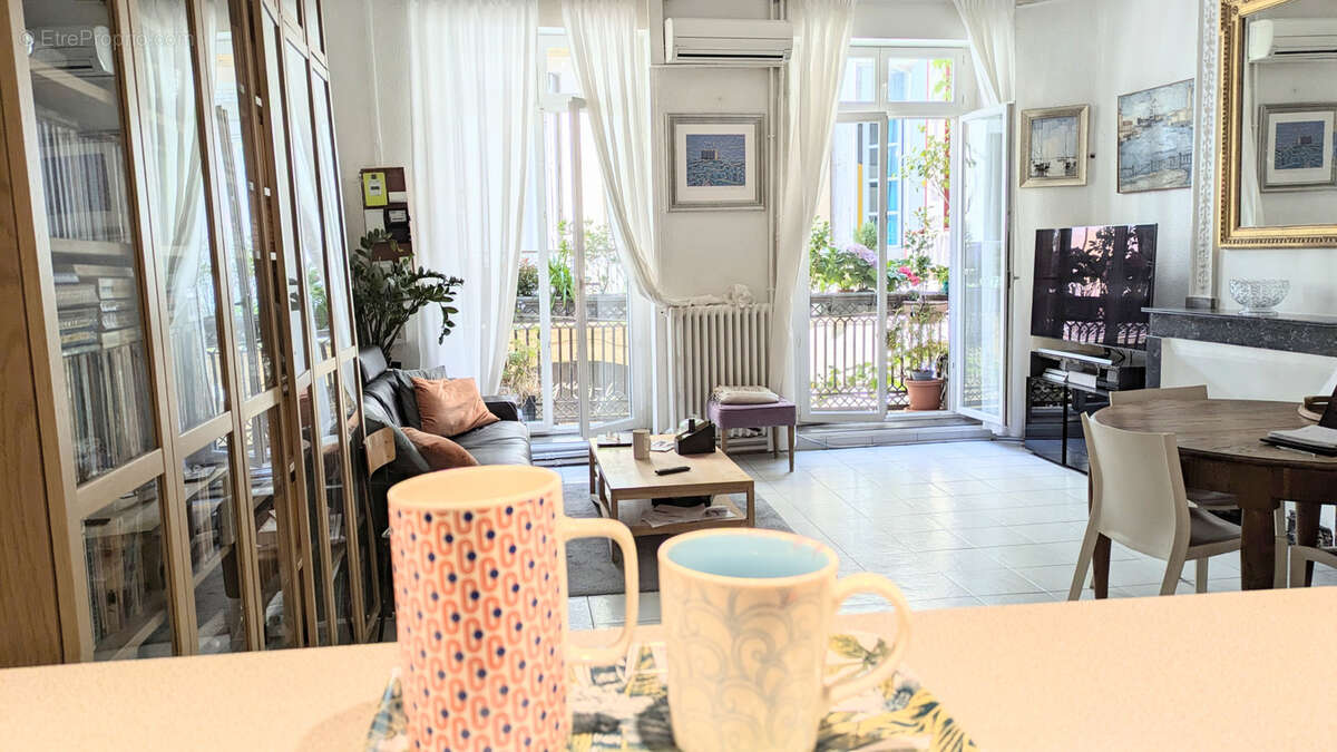 Boutique Hôtel Haussmannien a vendre + Brunch café concept  400 m2 vue sur les toits. - photo 8