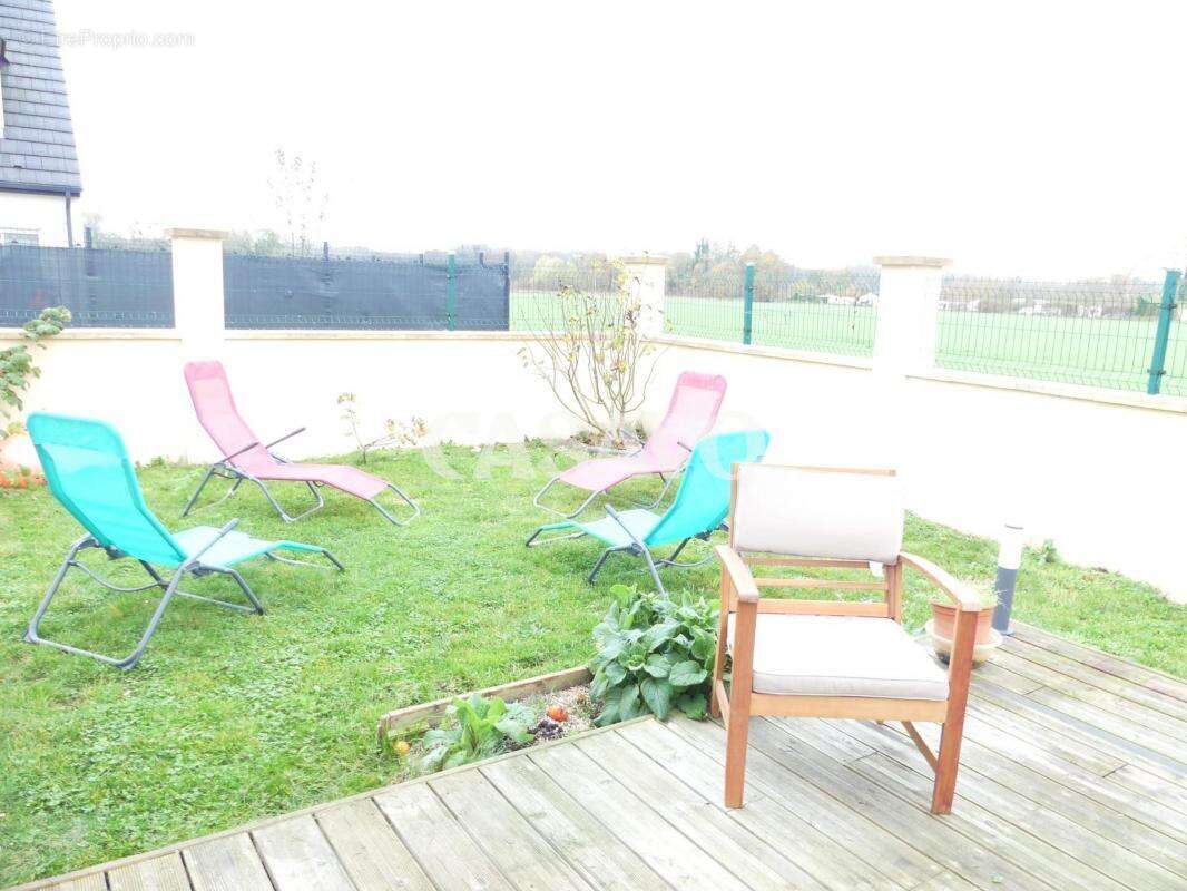 Maison à MOGNEVILLE