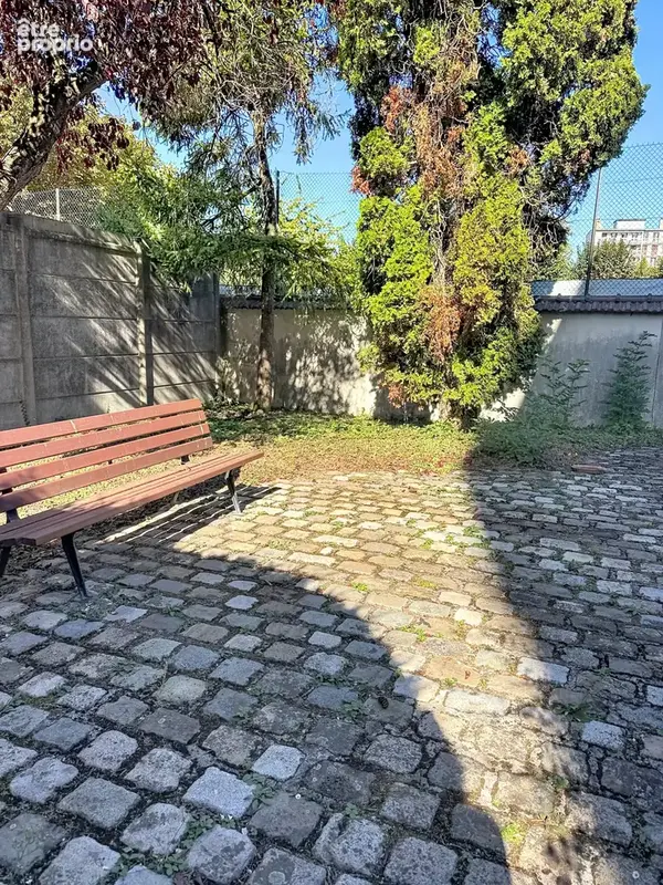 Appartement traversant de 137 m2 ascenseur, balcon terrasse, cave et box - photo 17
