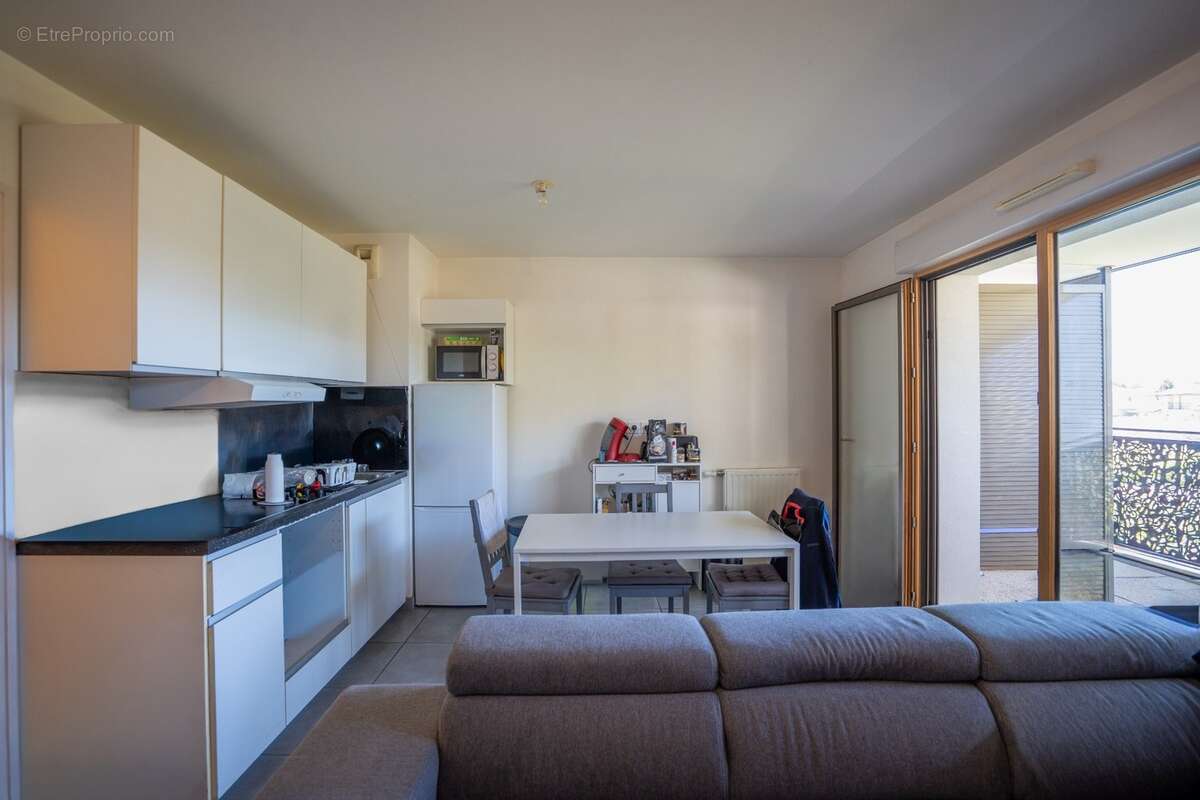 Bron – secteur Parc de Parilly – T2 avec exceptionnelle loggia de 17 m² et garage - photo 4