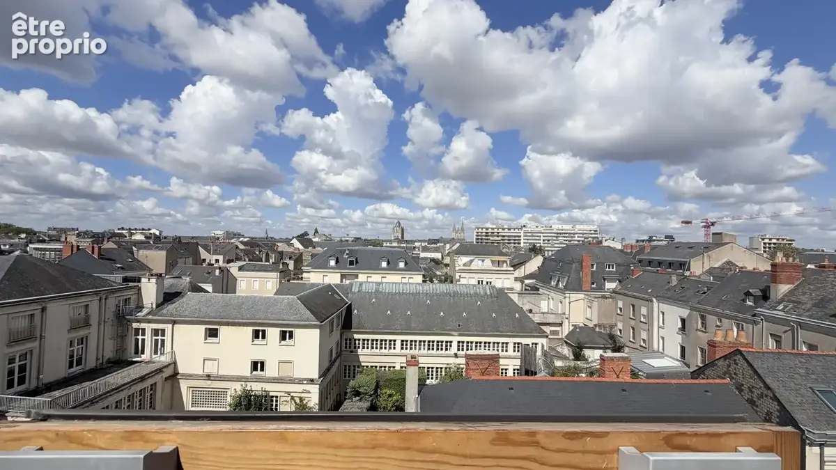 Angers place du lycee jardin du mail au dernier etage appartement a renover - photo 2