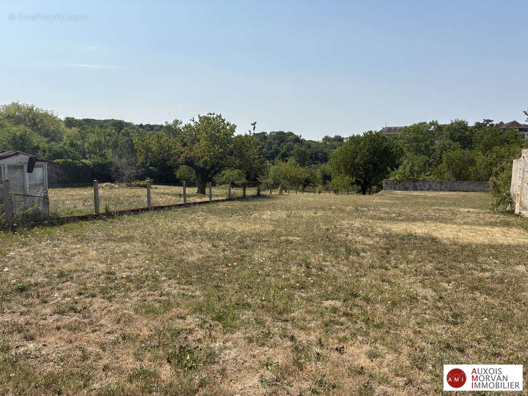Terrain 1810 m² à Semur-En-Auxois  - photo 4