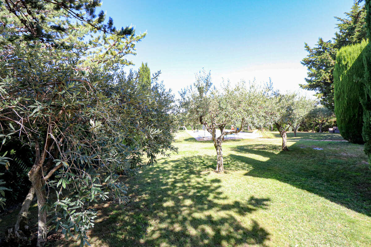 Villa 5 chambres sur terrain 2000m2 avec piscine à 2 pas du village de flayosc - photo 30