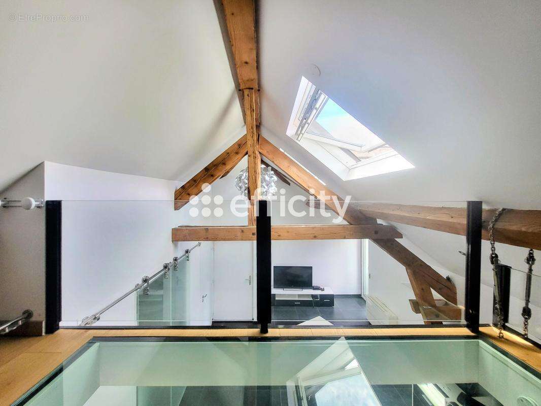 Appartement à CHARBONNIERES-LES-BAINS
