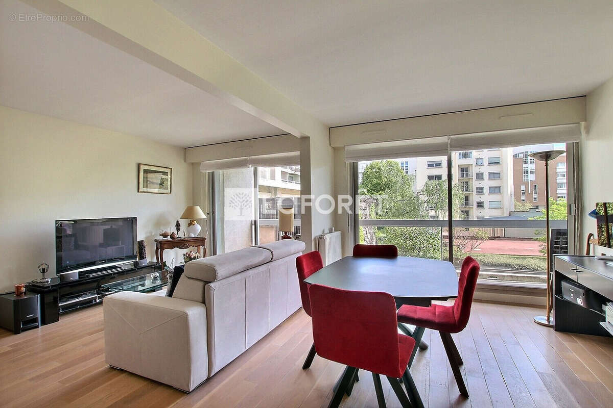 Appartement à COURBEVOIE