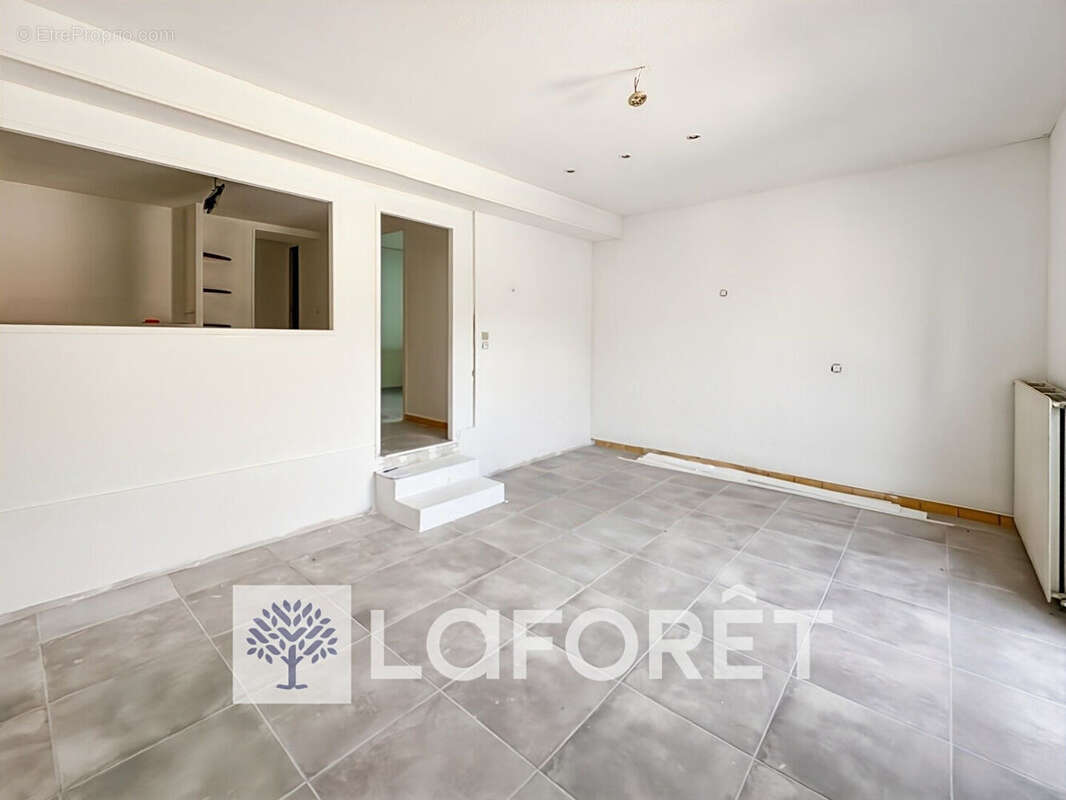 Maison à SAINT-GENIS-DE-SAINTONGE