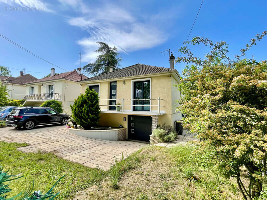 Maison à SARTROUVILLE
