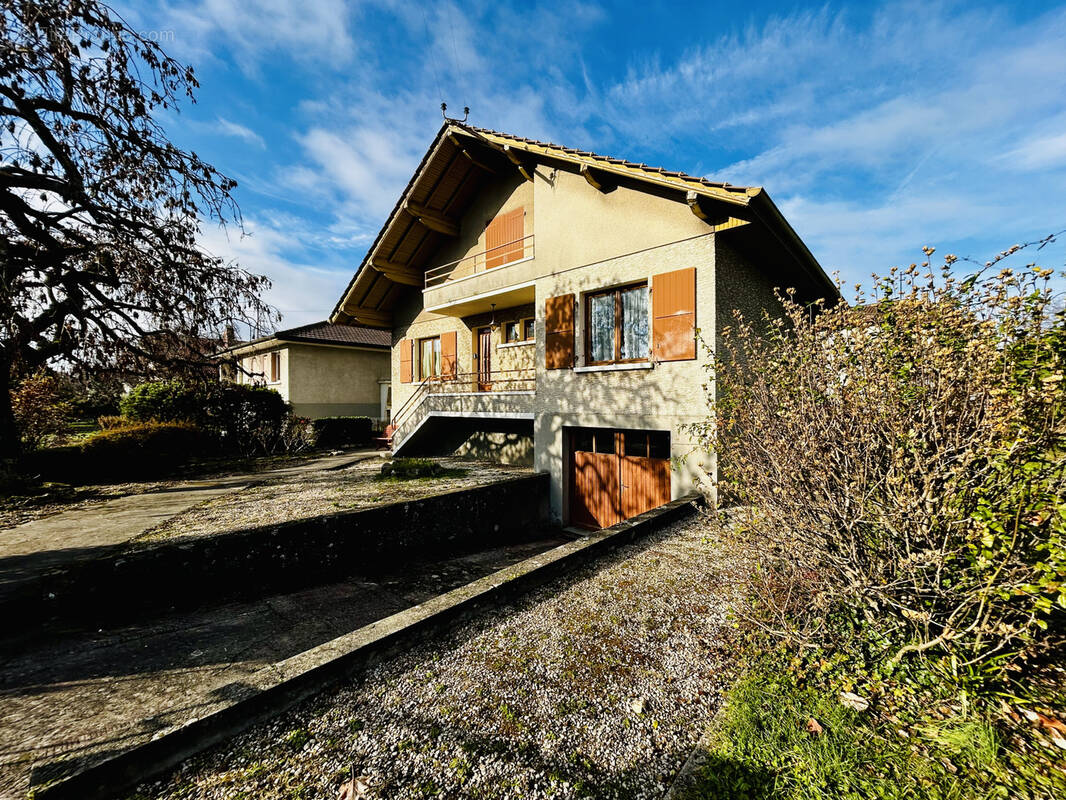 Maison à VILLE-LA-GRAND