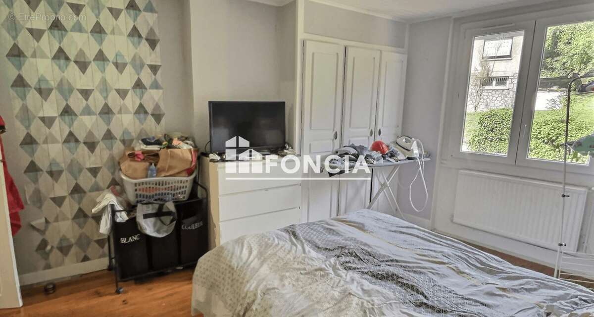 Maison à LE CHAMBON-FEUGEROLLES