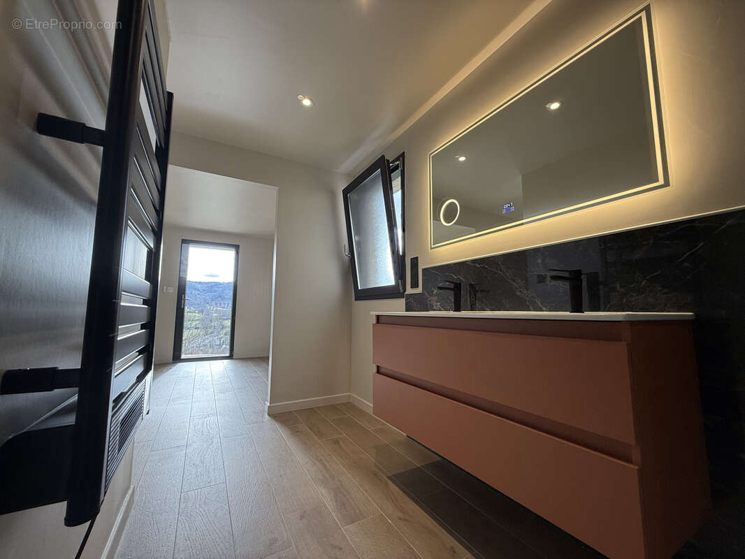 Maison à SAINT-LAURENT-D'OLT