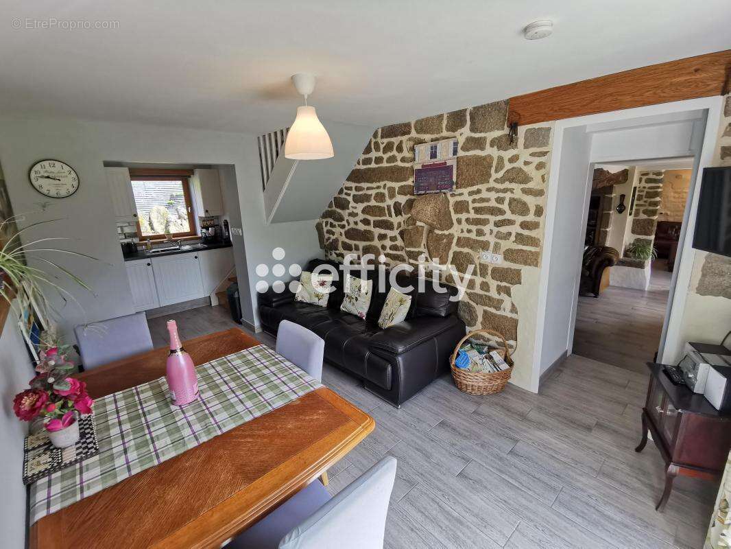 Maison à SAINT-SEVER-CALVADOS