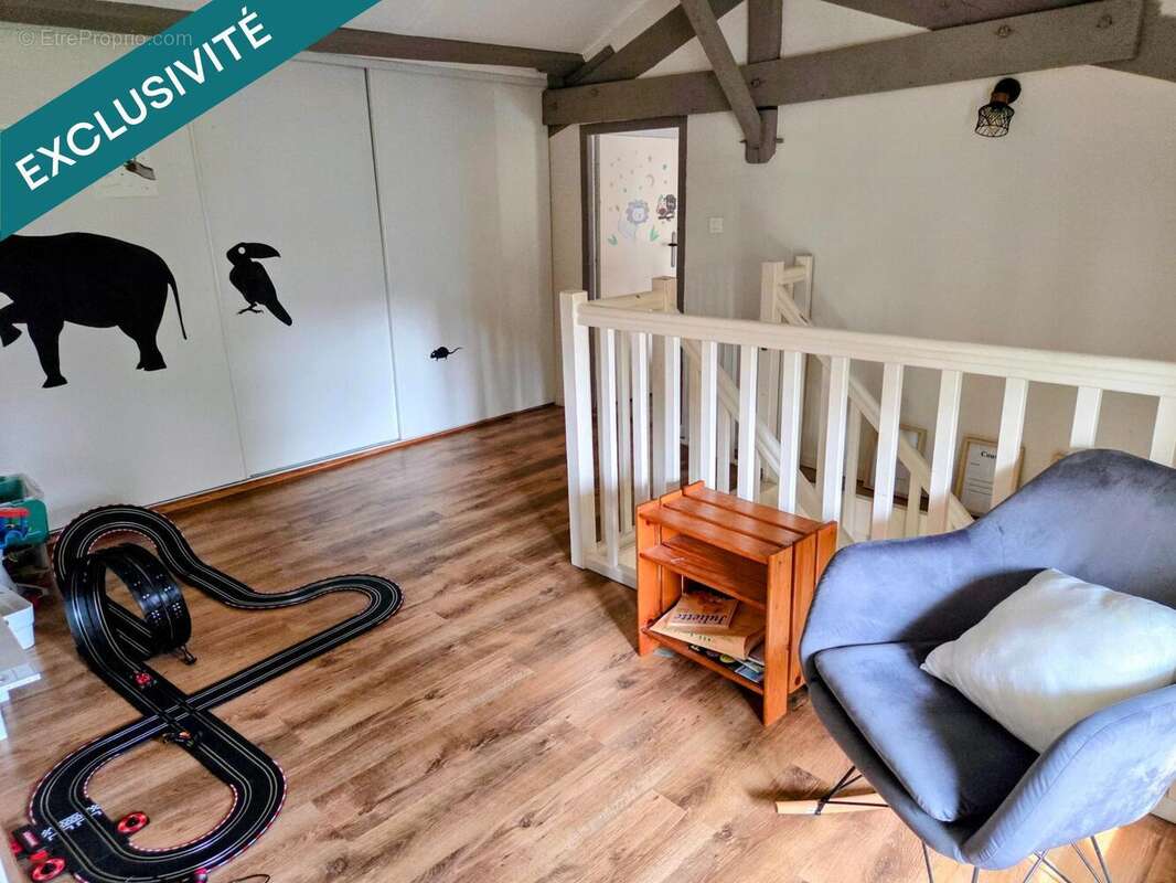 Maison 180 m² à La Creche  - photo 8