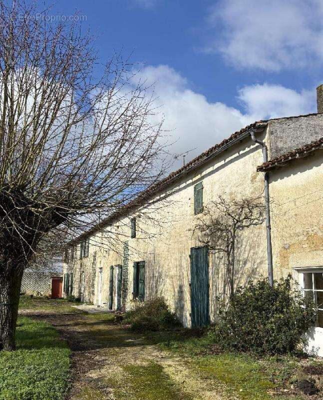 Maison à USSEAU