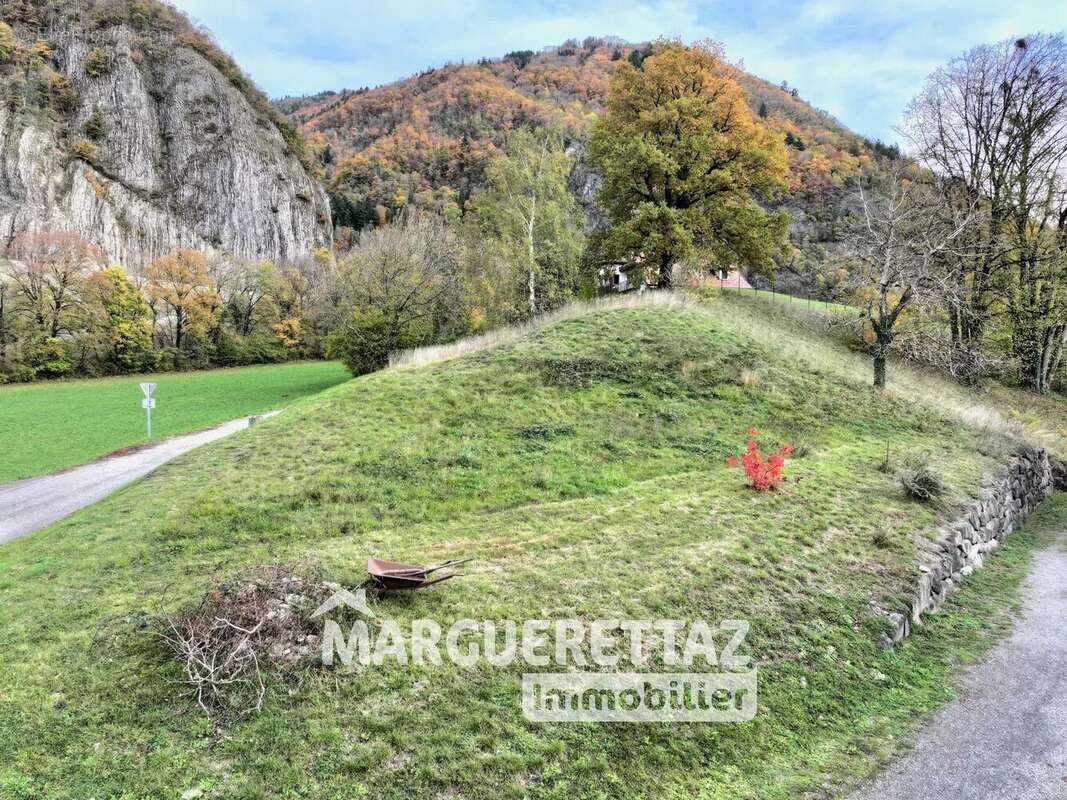 Terrain à LA TOUR