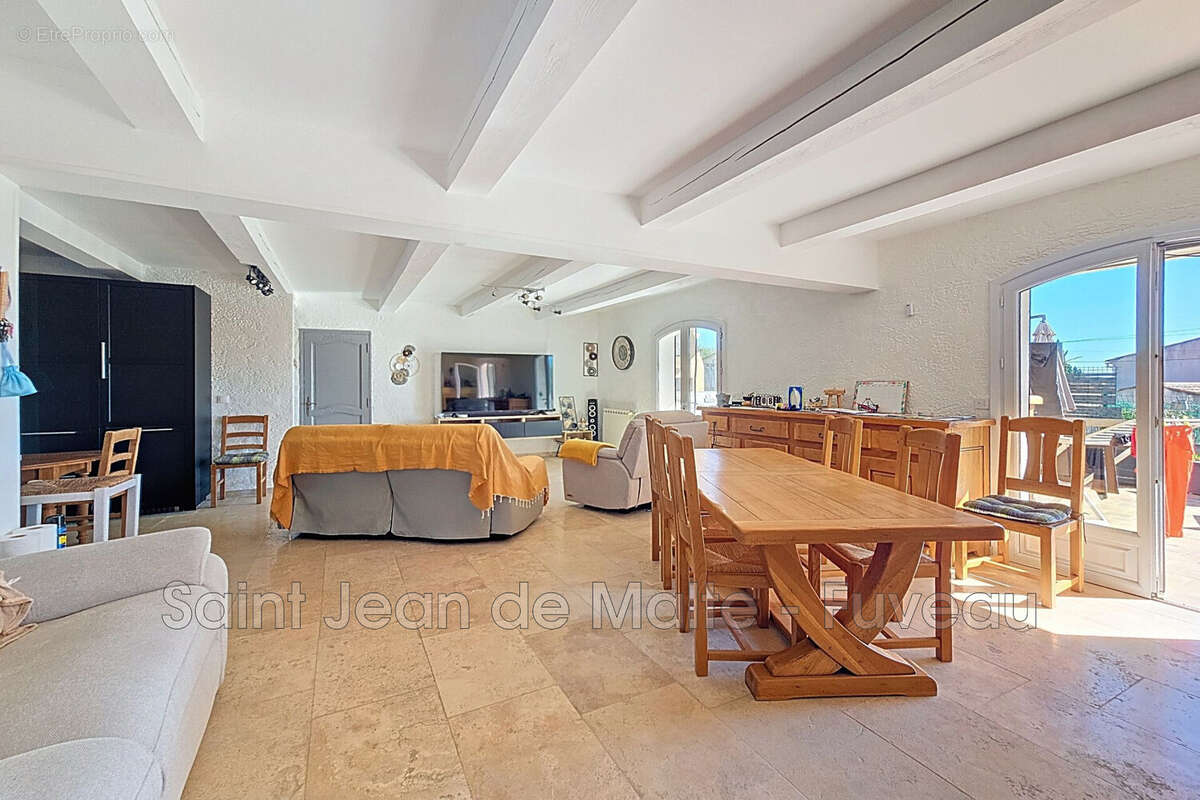 Maison à GREASQUE