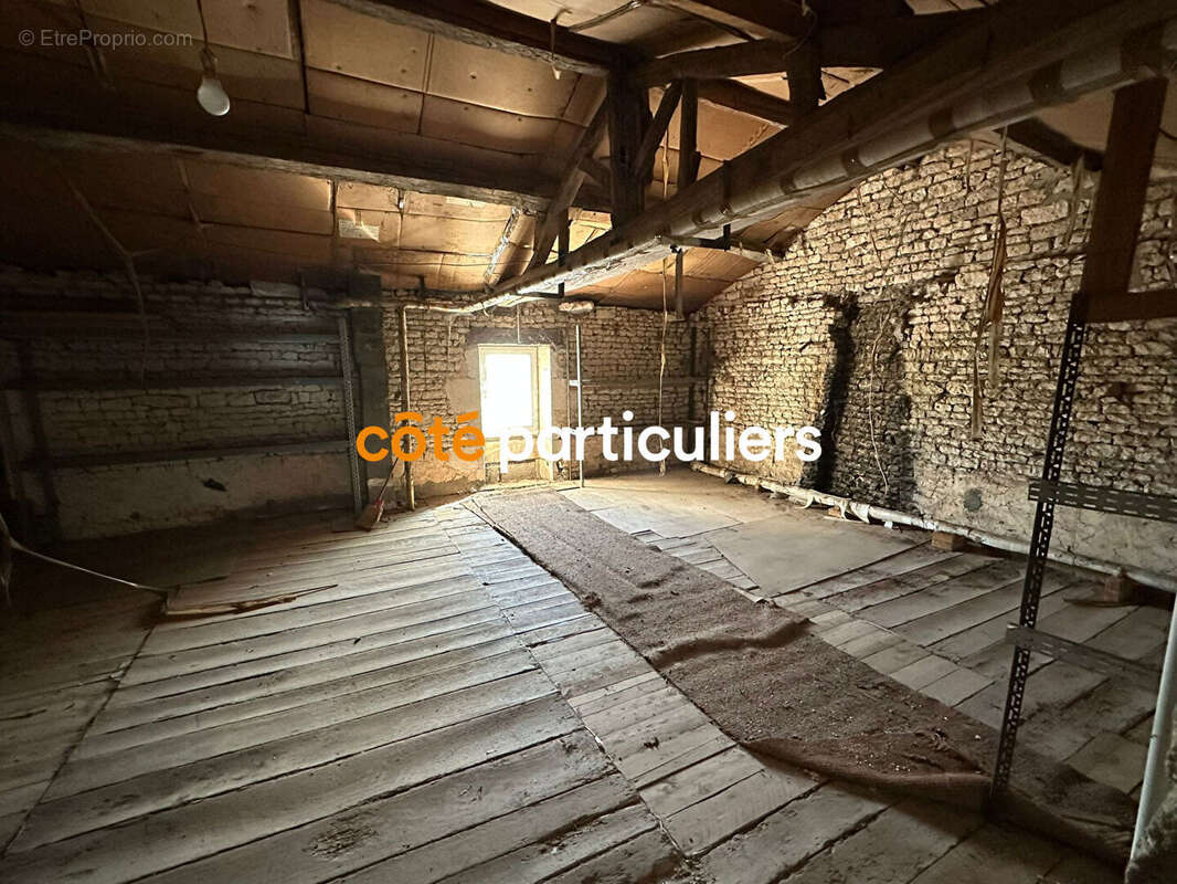 Maison à MOUZEUIL-SAINT-MARTIN