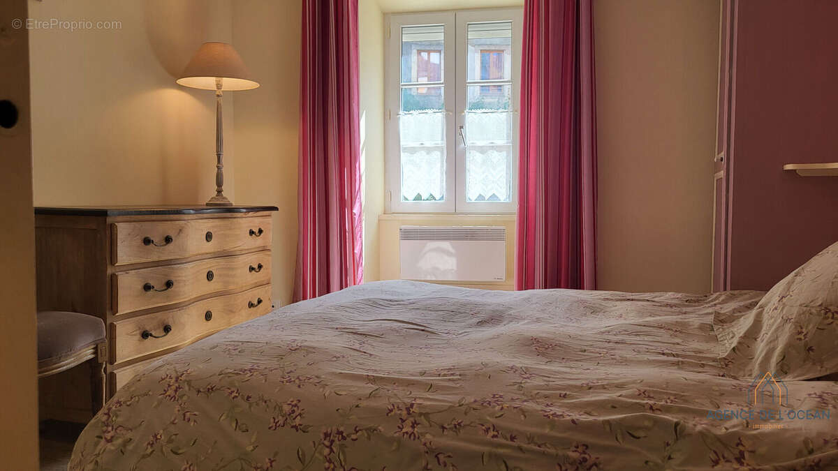 Appartement traversant à vendre à Le Palais - Lumière, vue et standing au coeur de Belle-Île-en-Mer - photo 13