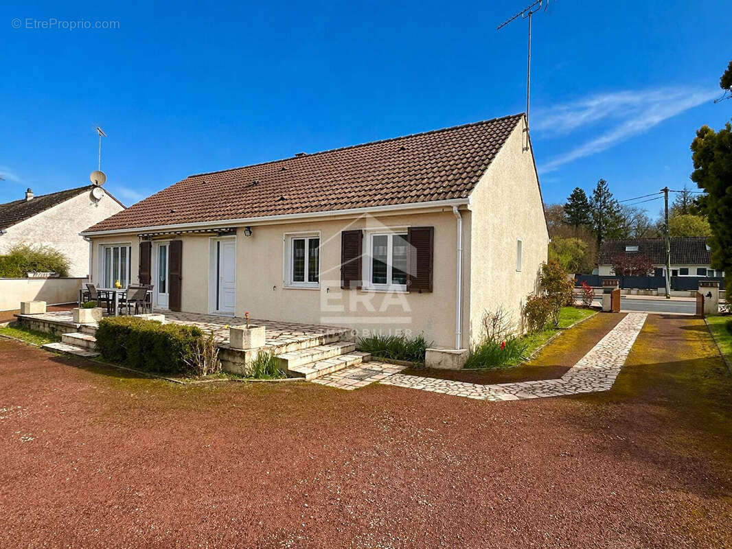 Maison à SAINT-PIERRE-LES-NEMOURS