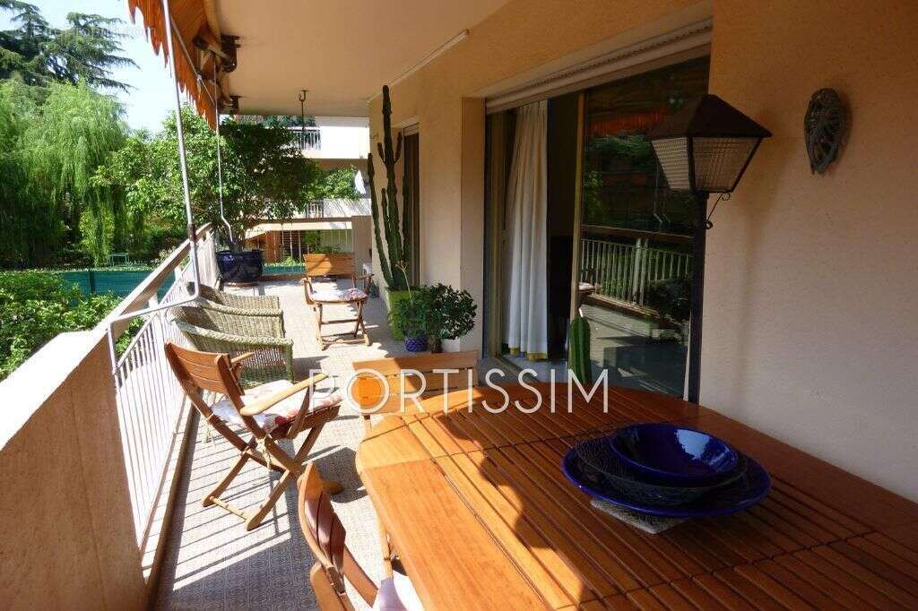Appartement à SAINT-LAURENT-DU-VAR