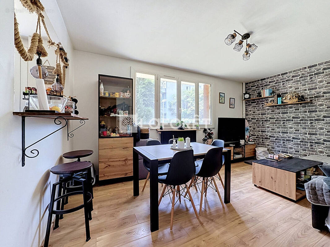 Appartement à COMBS-LA-VILLE