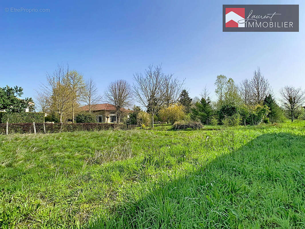 Villa de plain pied 3 chambres + Garage - 01190 CHEVROUX - photo 2