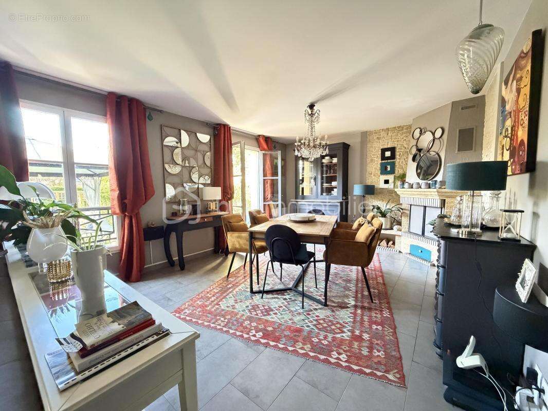 Maison à VERT-SAINT-DENIS