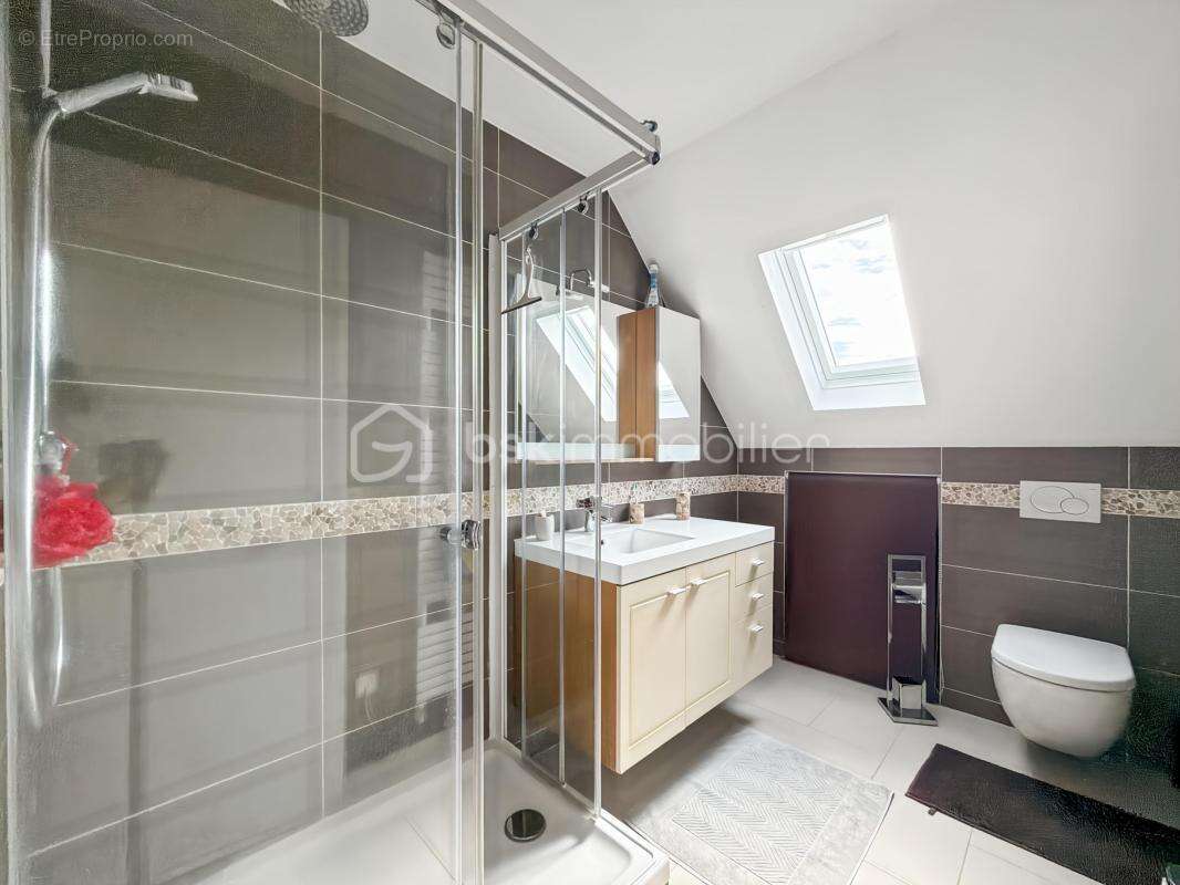 Découvrez cette rare maison avec piscine dans un cadre exceptionnel ! - photo 10