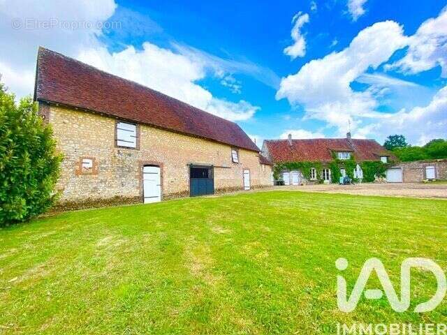 Maison 132 m² à Saint-Victor-De-Buthon  - photo 2