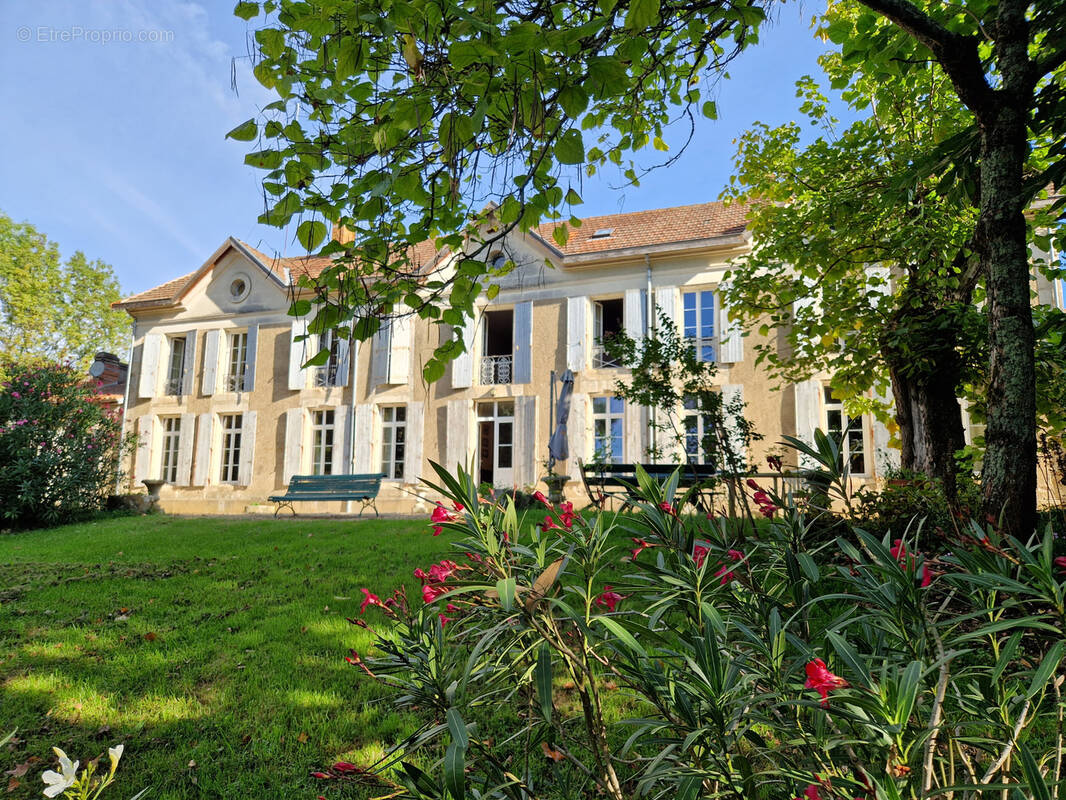 Maison à MONTBRON