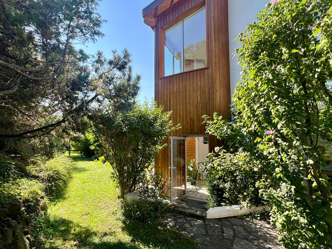 Maison à CEYRAT