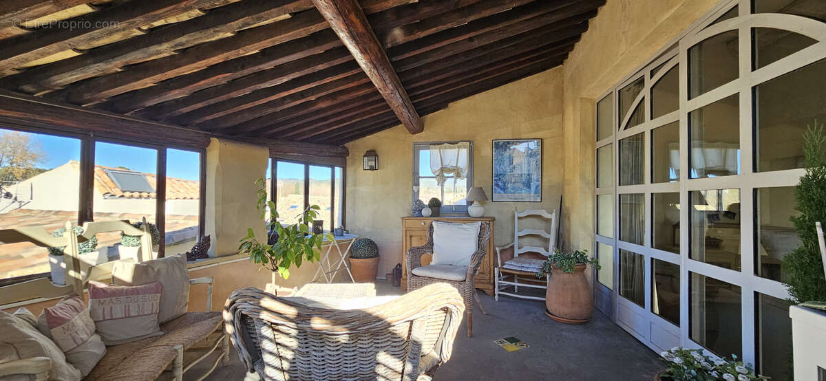 LAMBESC coup de cœur pour cette magnifique maison de village de 140 m2 avec terrasse - photo 12