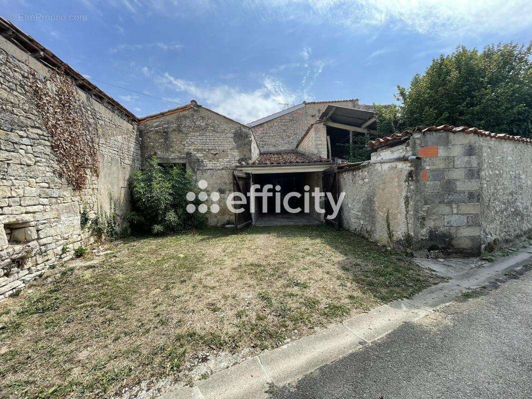 Maison à AMBERAC