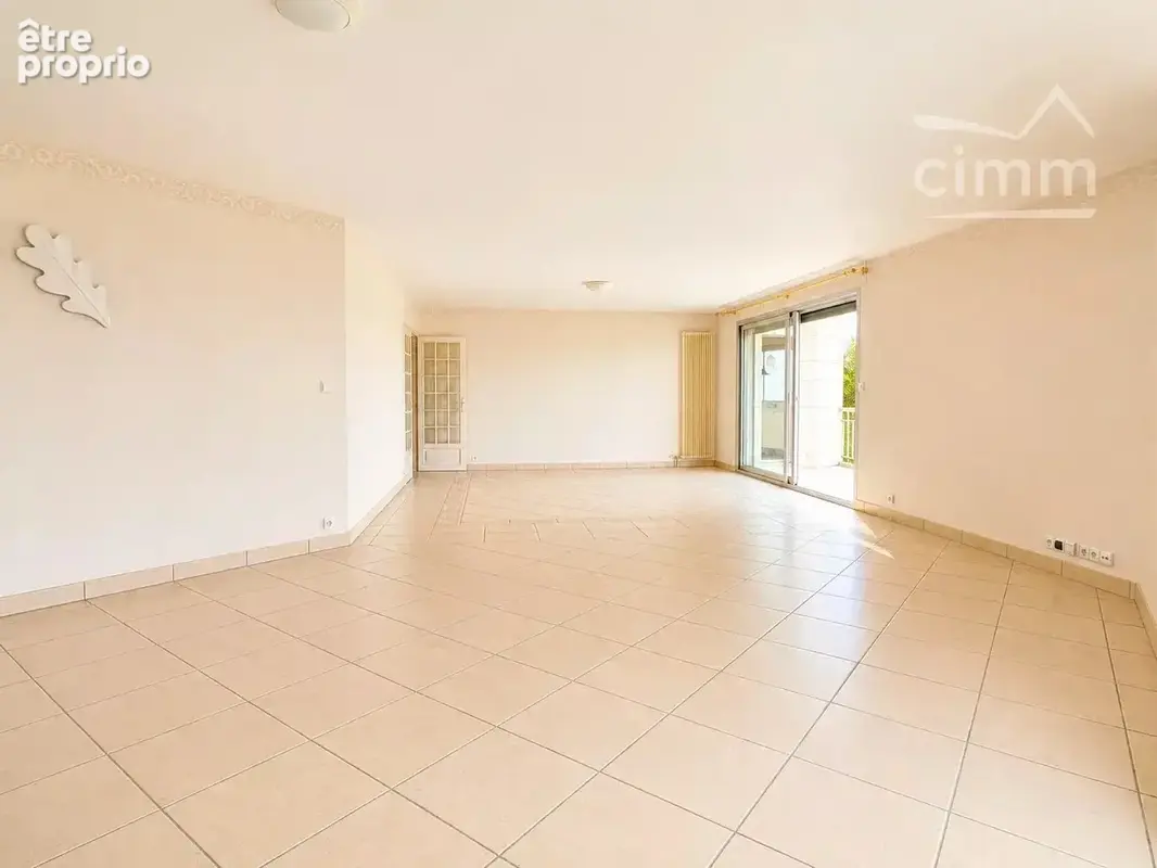 BLOIS – Appartement de standing 145 m² – Terrasse – Vue dégagée – 3ᵉ étage avec ascenseur - photo 4