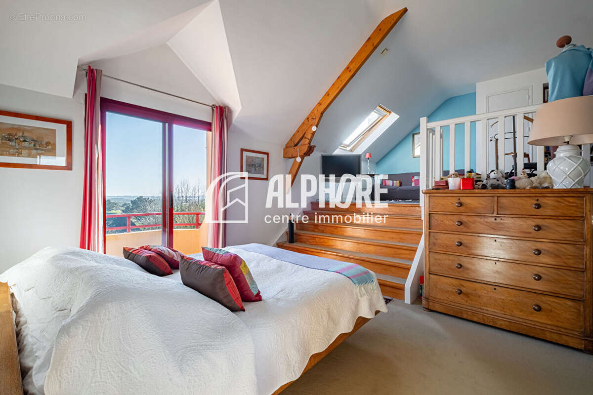 Guérande , propriété de 240m²  , 7 pièces , garage , piscine sur 1500m²  de terrain . - photo 16