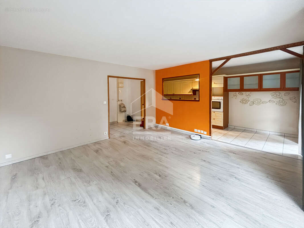 Appartement à VAUX-LE-PENIL