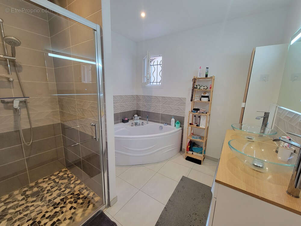 Maison à SALAISE-SUR-SANNE