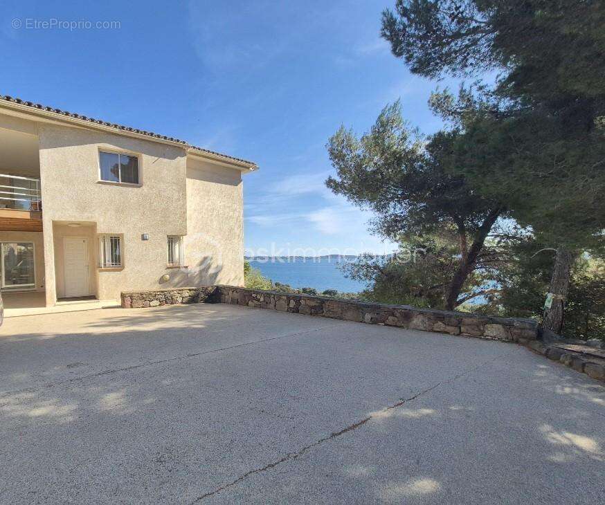 Maison à CARQUEIRANNE