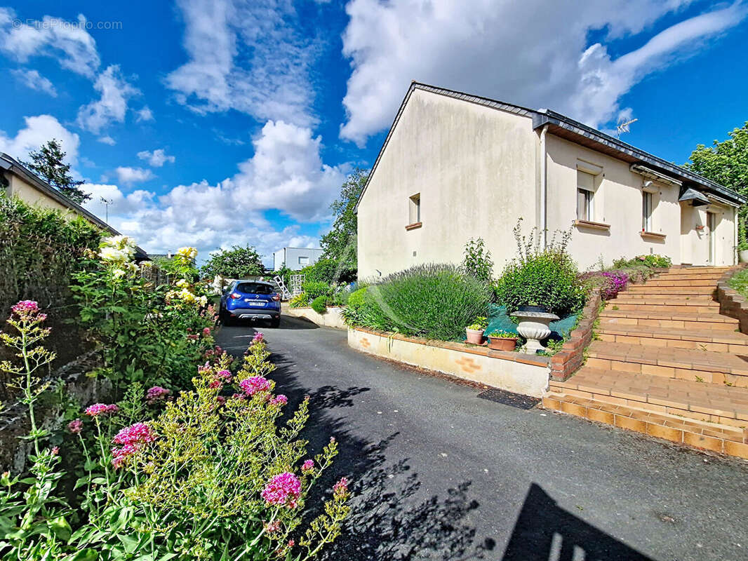 Maison à SAINT-BARTHELEMY-D'ANJOU