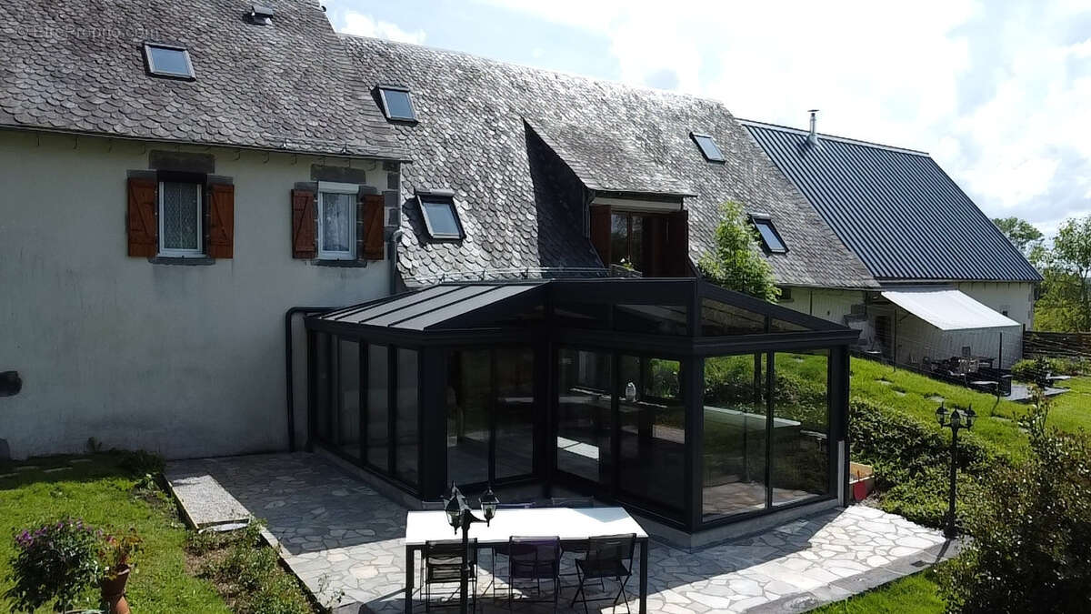 Maison à SAINT-SAUVES-D'AUVERGNE