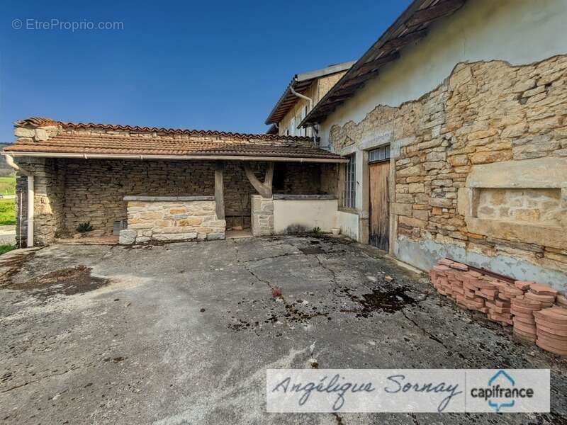 Maison à SAINT-JULIEN