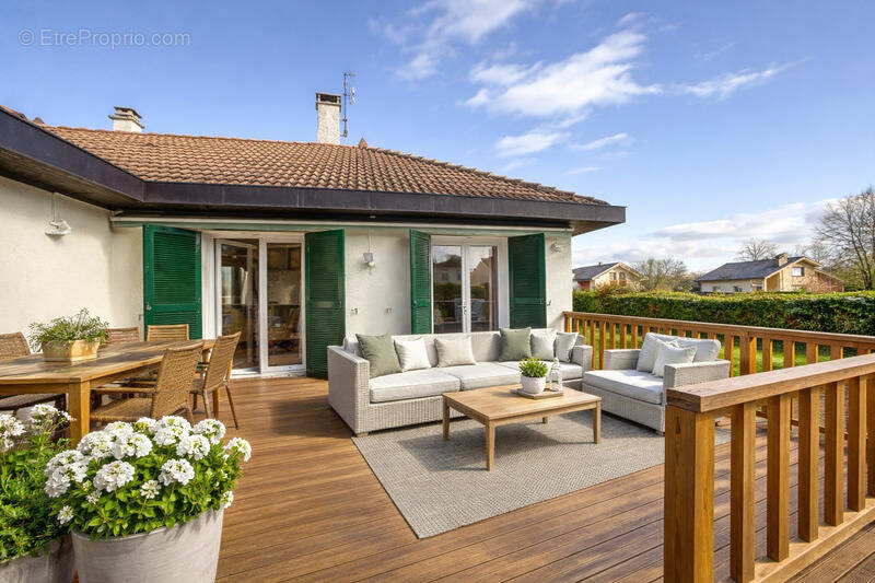 Maison à SAINT-GENIS-POUILLY