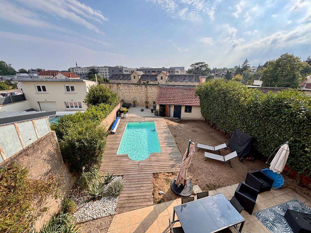 Maison de ville de 146 m² avec piscine, dépendance et stationnement à proximité - photo 15