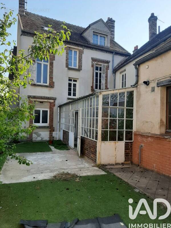 Photo 1 - Maison à VILLENEUVE-LA-GUYARD