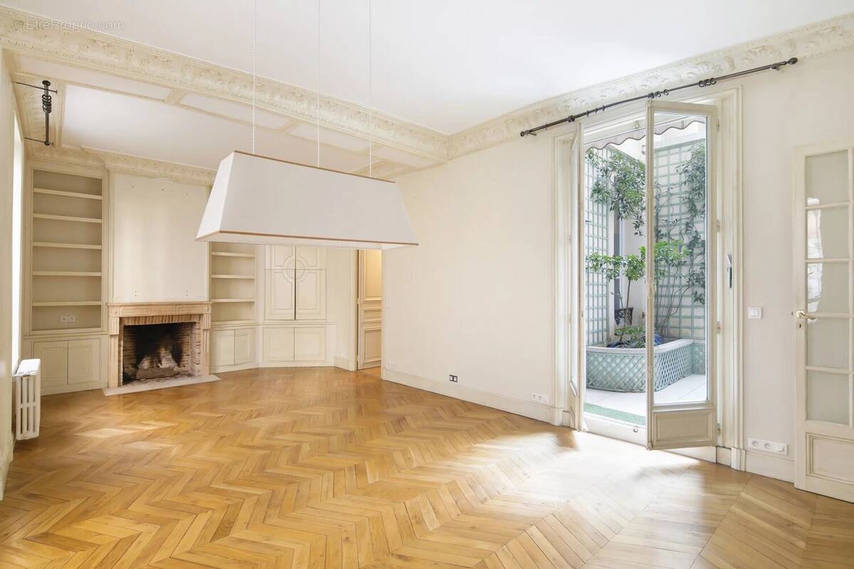 Appartement à PARIS-7E