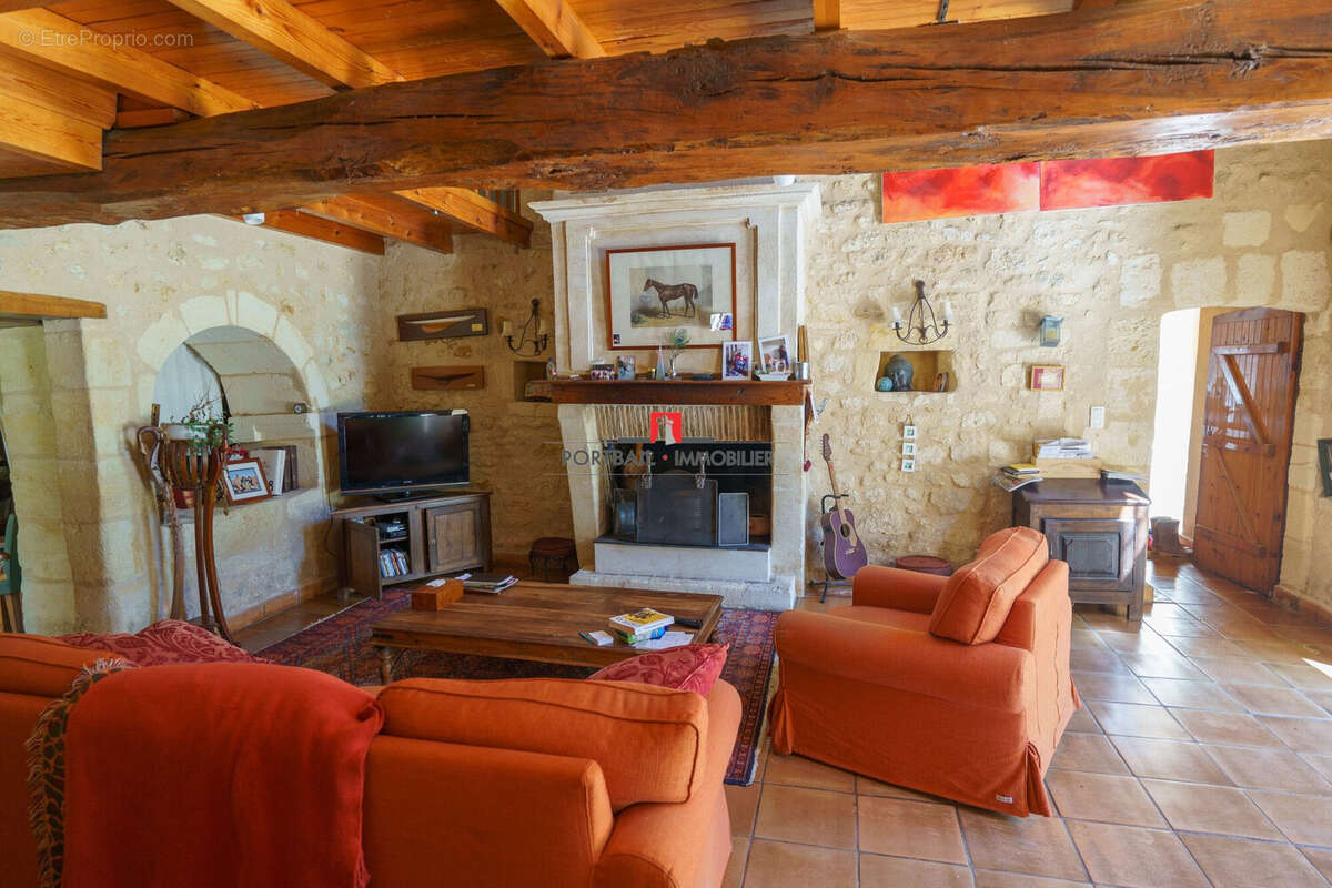 Maison 272 m² à Saint-Andre-De-Cubzac  - photo 6