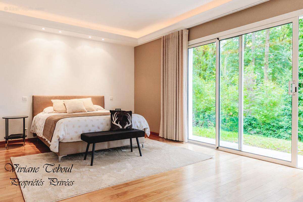 Maison Ecully Tronchon.1650000. 7 pièce(s) 286 m2 .5 chambres .terrain 1890m2.piscine.jardin - photo 12