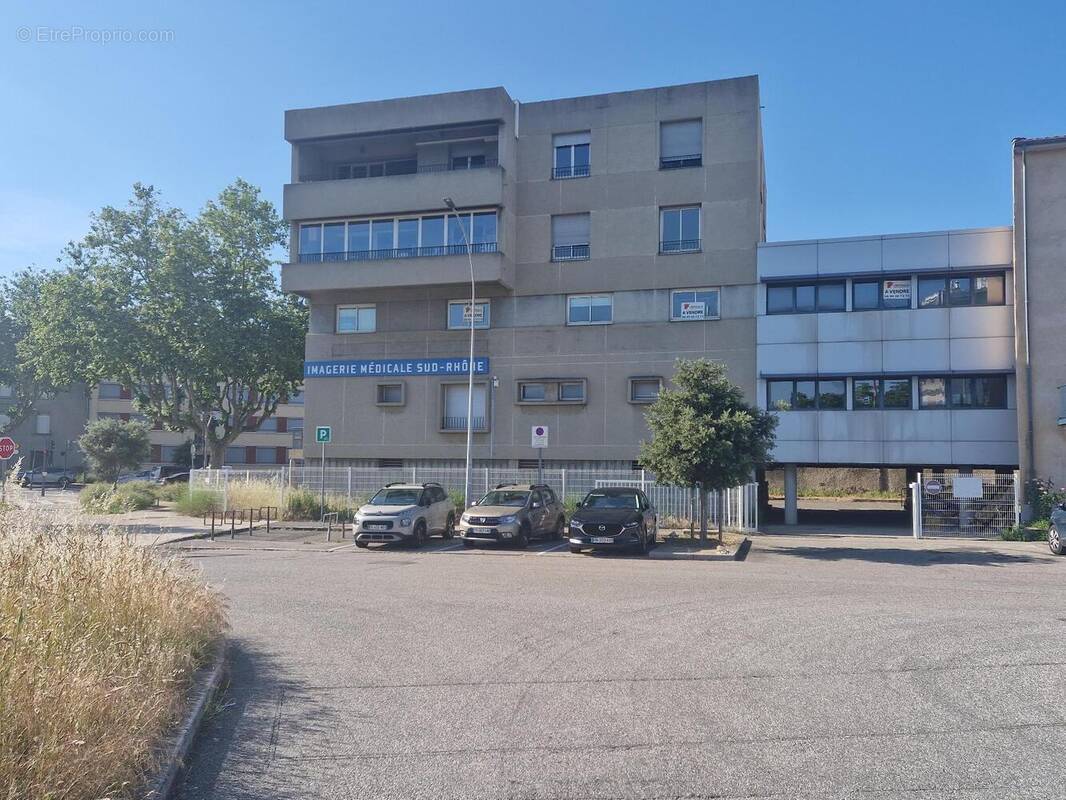   - Commerce à GIVORS