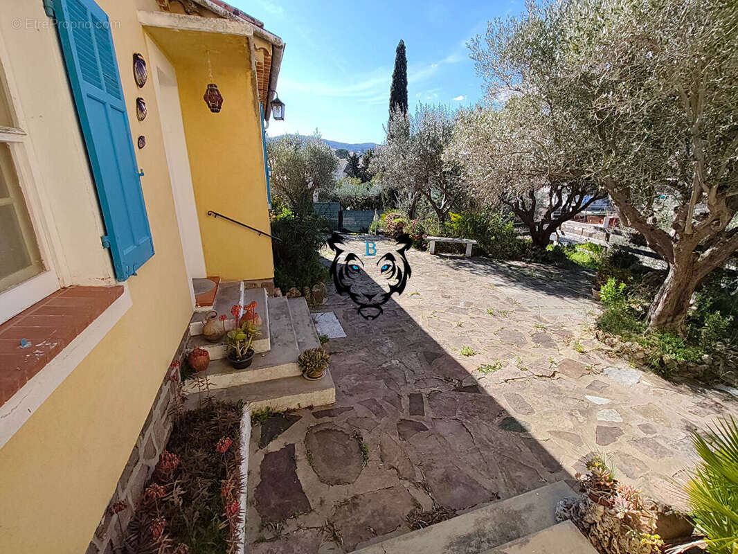 Maison à ROQUEBRUNE-SUR-ARGENS