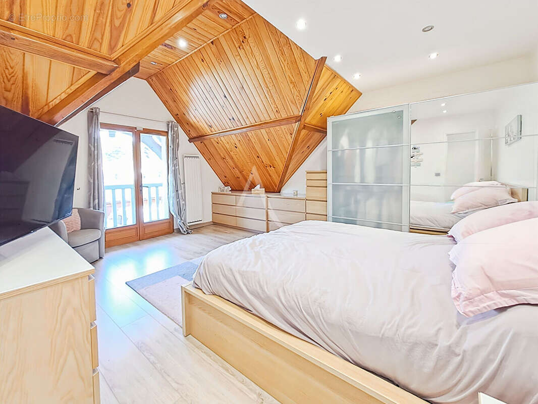 Maison de Caractère sur un Magnifique Terrain Arboré de plus de 4 000 m² - photo 7