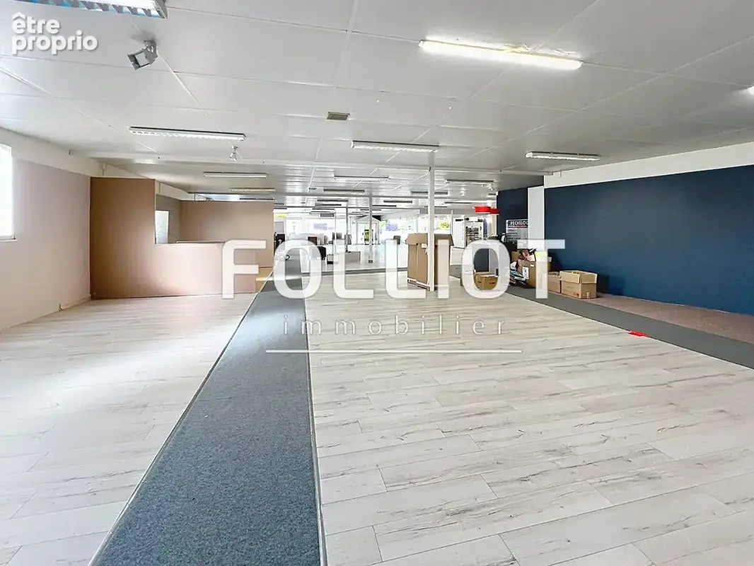 A VENDRE Local commercial de 1890 m² - photo 2